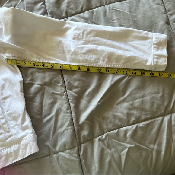 EUC White Banana Republic Jean Jacket in size Medium - Picture 11 of 14